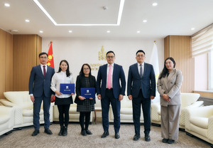 “Туршлага солилцох хөтөлбөр”-ийн оролцогчдыг хүлээн авч, батламж гардууллаа